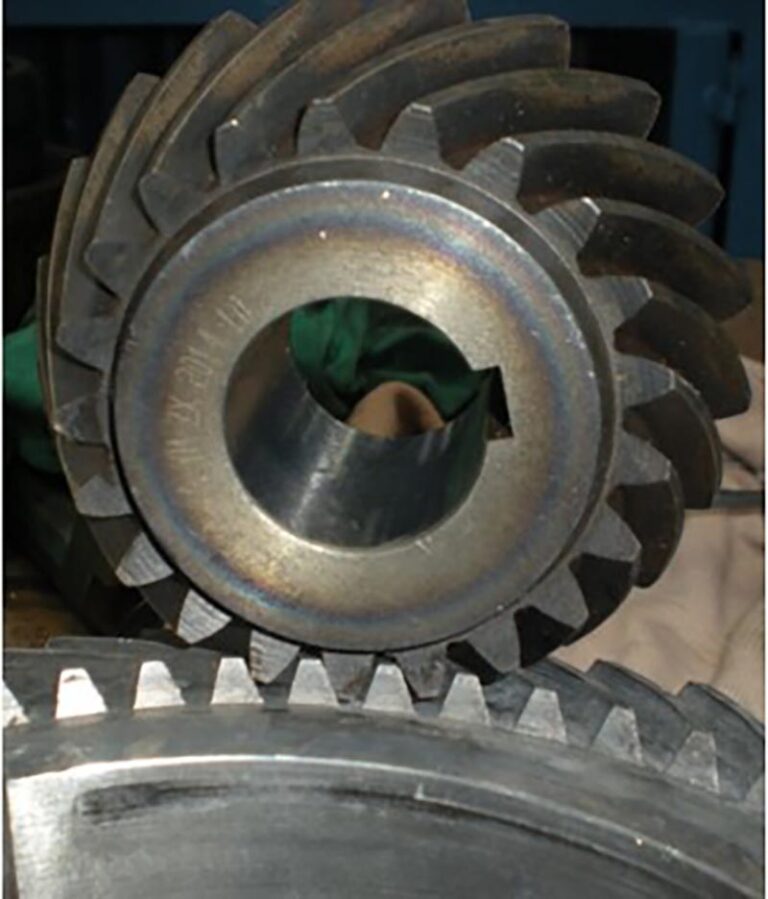 Bending-fatigue-failure-of-a-helical-bevel-pinion-gear